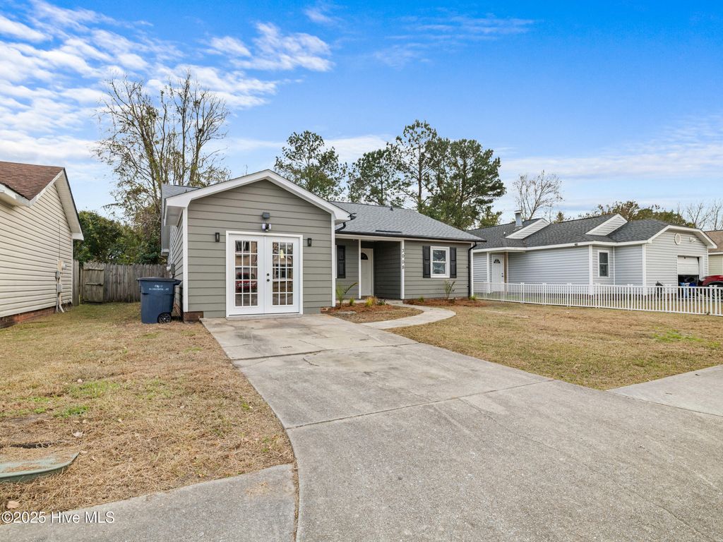 Photo of 3008 Foxhorn Road, Jacksonville, NC 28546 (MLS # 100543913)