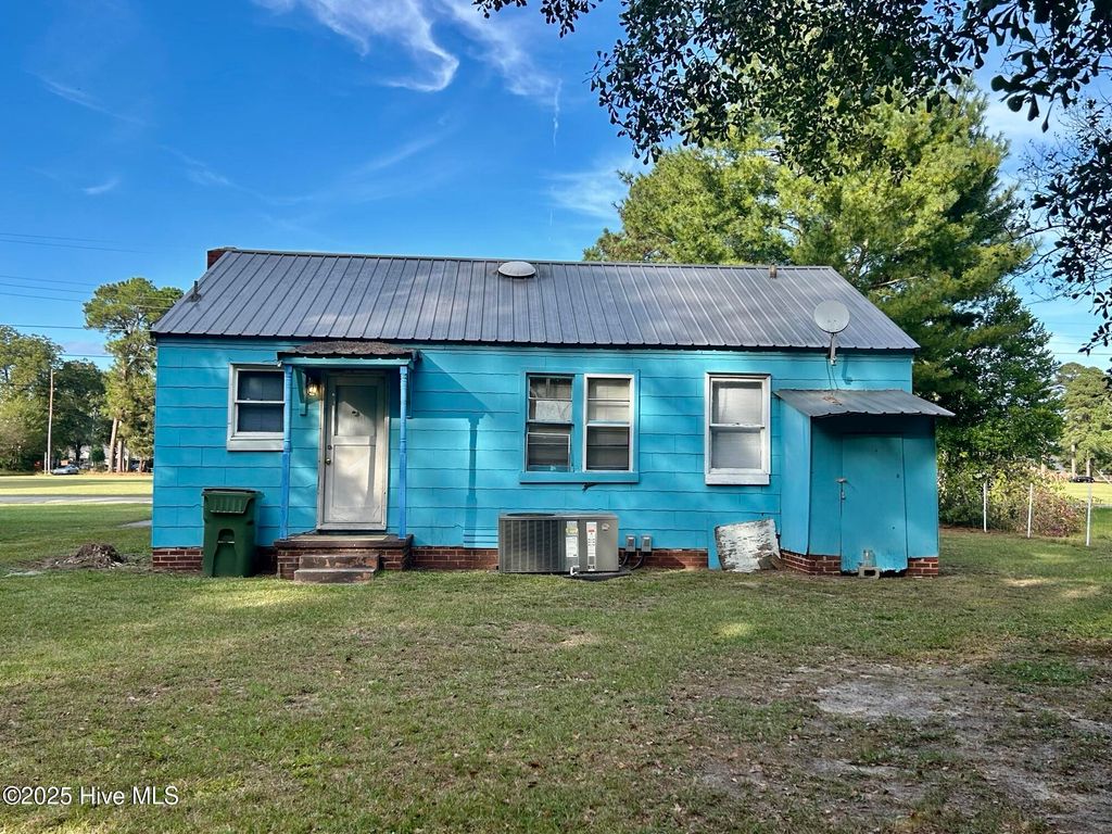 Photo of 503 W Scotland Street, Maxton, NC 28364 (MLS # 100535261)