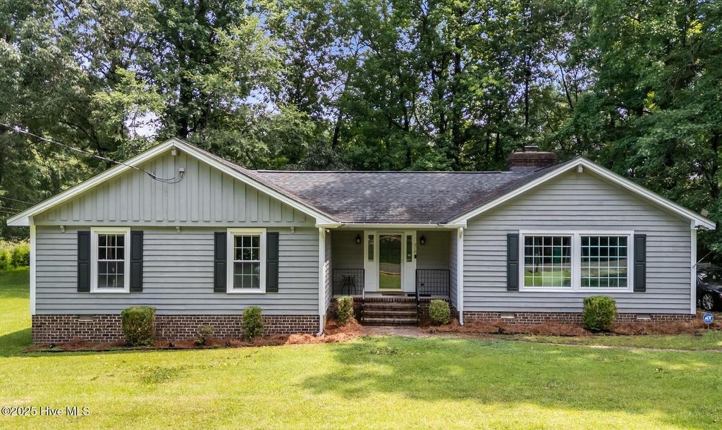 Photo of 510 Westwood Circle, Nashville, NC 27856 (MLS # 100514794)