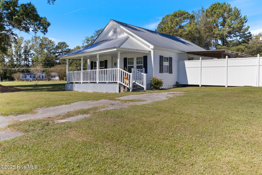 Photo of 410 Elizabethtown Road, Bladenboro, NC 28320 (MLS # 100534710)