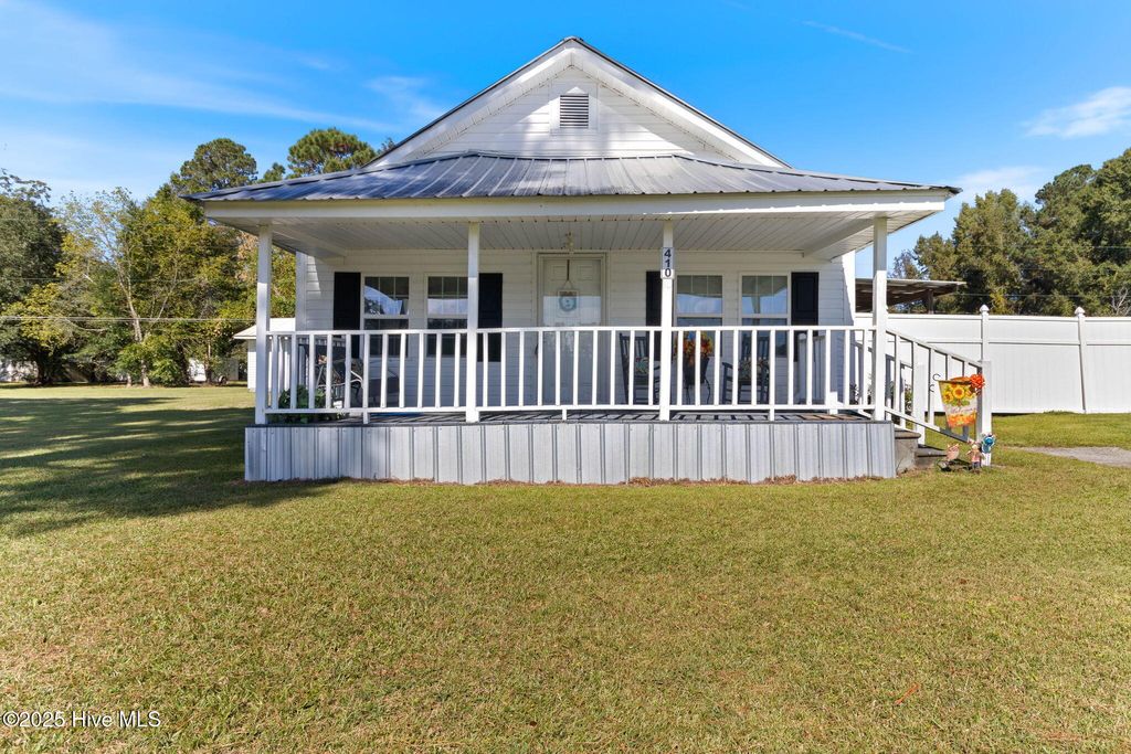 Photo of 410 Elizabethtown Road, Bladenboro, NC 28320 (MLS # 100534710)