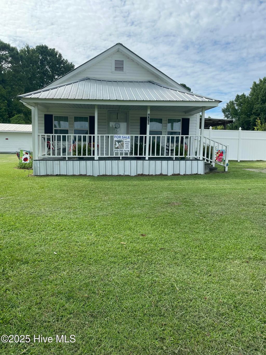 Photo of 410 Elizabethtown Road, Bladenboro, NC 28320 (MLS # 100534710)