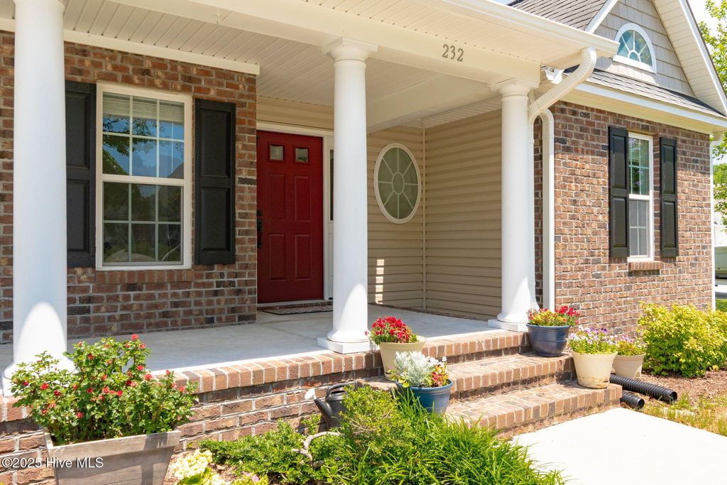 Photo of 232 E Ivybridge Drive, Hubert, NC 28539 (MLS # 100495124)