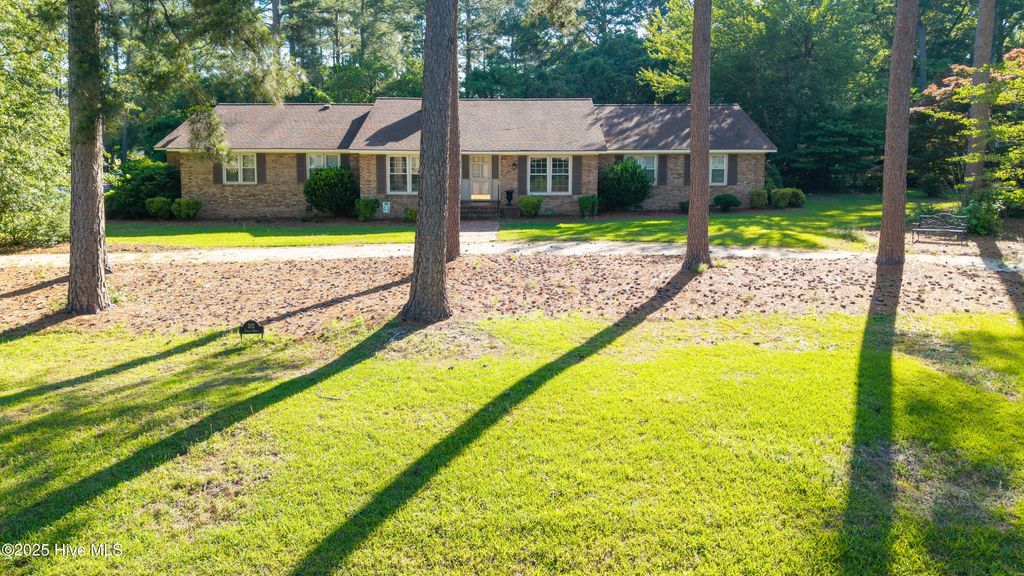 Photo of 202 Forest Drive, Clinton, NC 28328 (MLS # 100510259)
