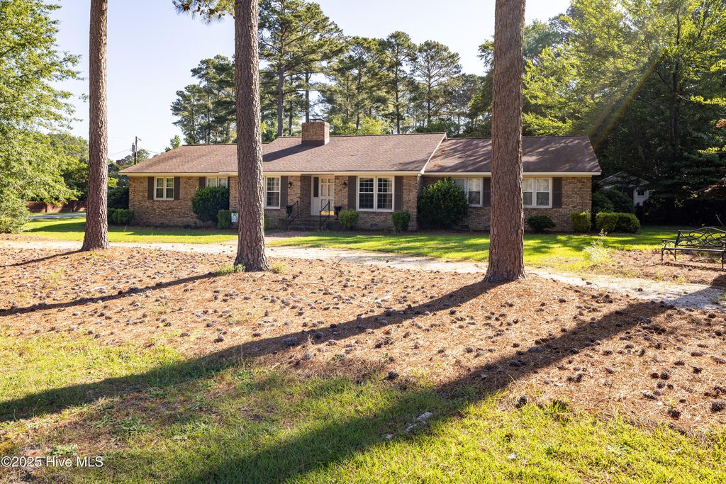 Photo of 202 Forest Drive, Clinton, NC 28328 (MLS # 100510259)