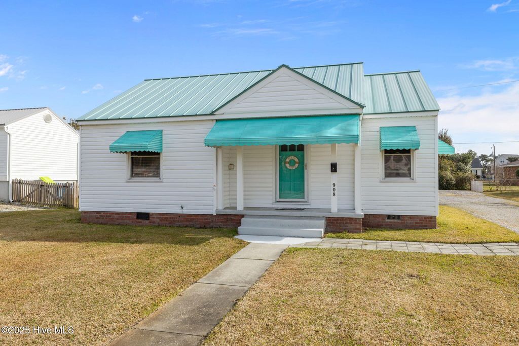 Photo of 908 N 20th Street, Morehead City, NC 28557 (MLS # 100543794)