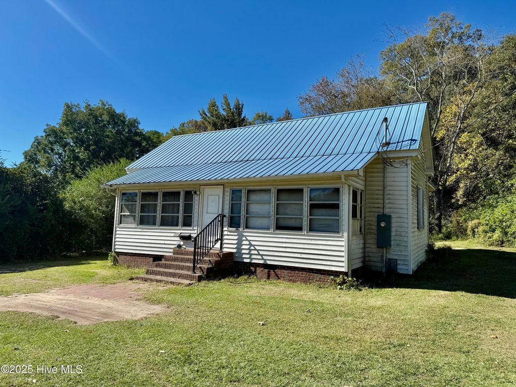 Photo of 1215 Roberdel Road, Rockingham, NC 28379 (MLS # 100537109)