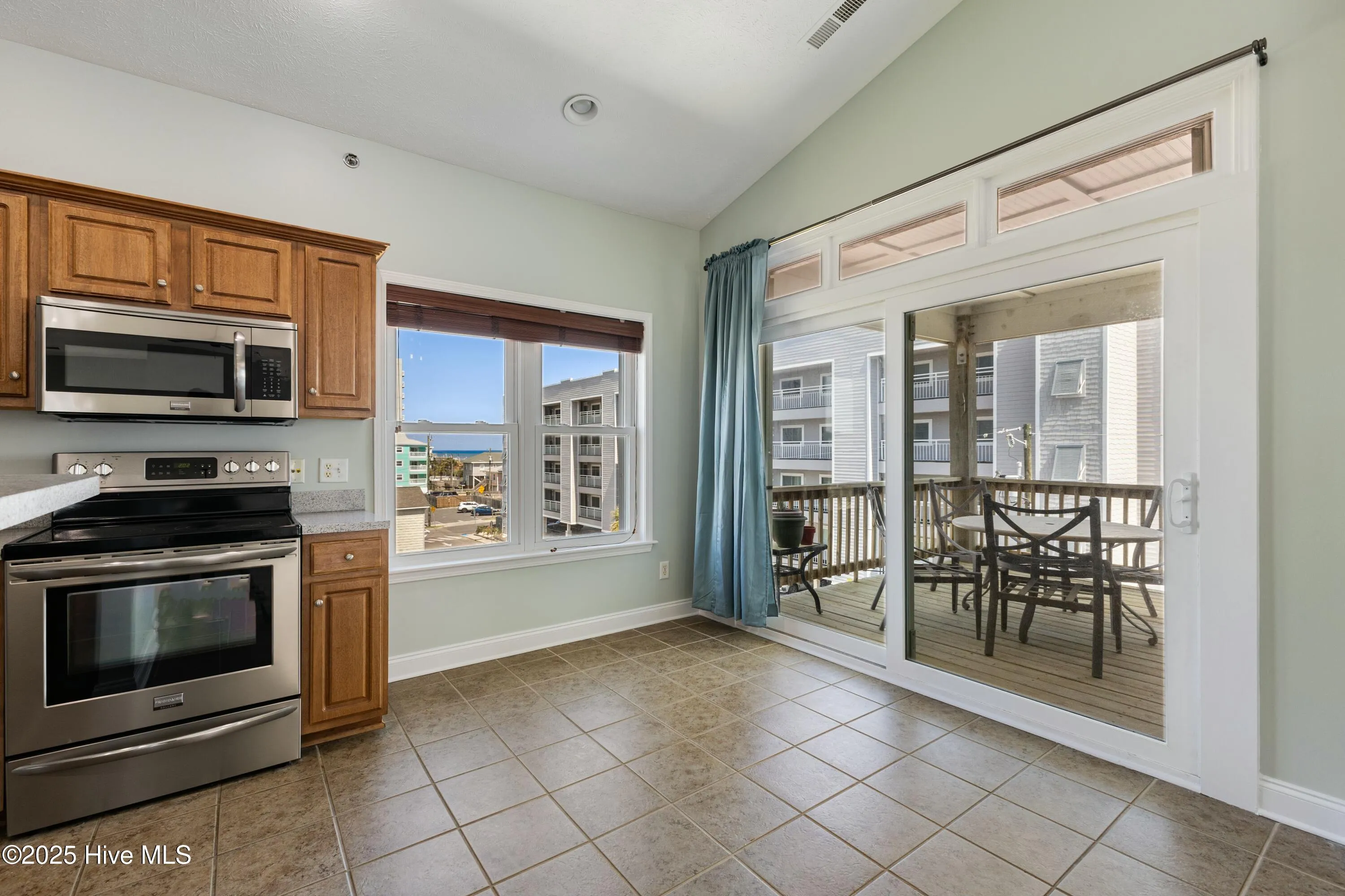 Carolina Beach, North Carolina 28428, United States, 4 Bedrooms Bedrooms, ,3 BathroomsBathrooms,Residential,Active,98587