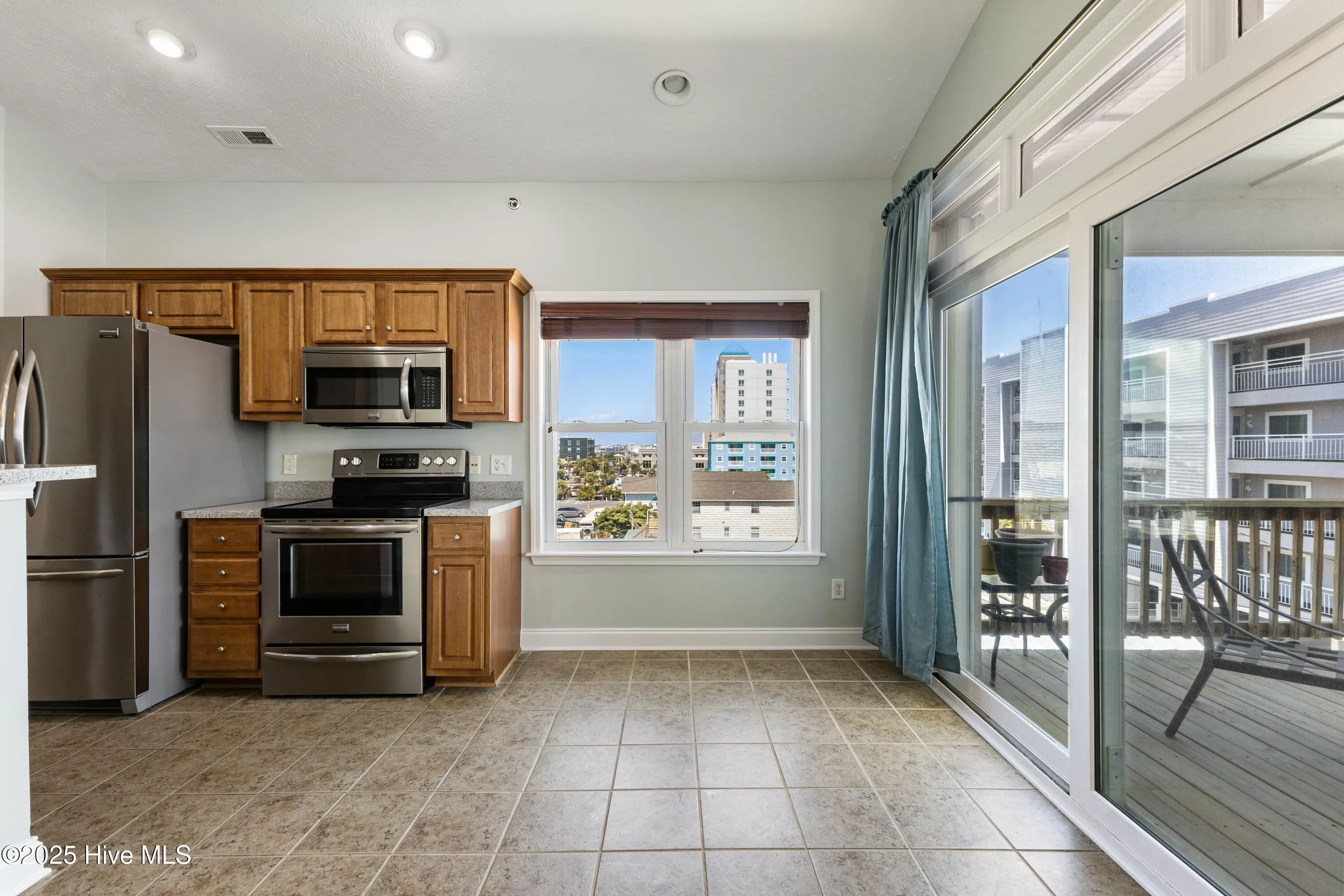 Carolina Beach, North Carolina 28428, United States, 4 Bedrooms Bedrooms, ,3 BathroomsBathrooms,Residential,Active,98587