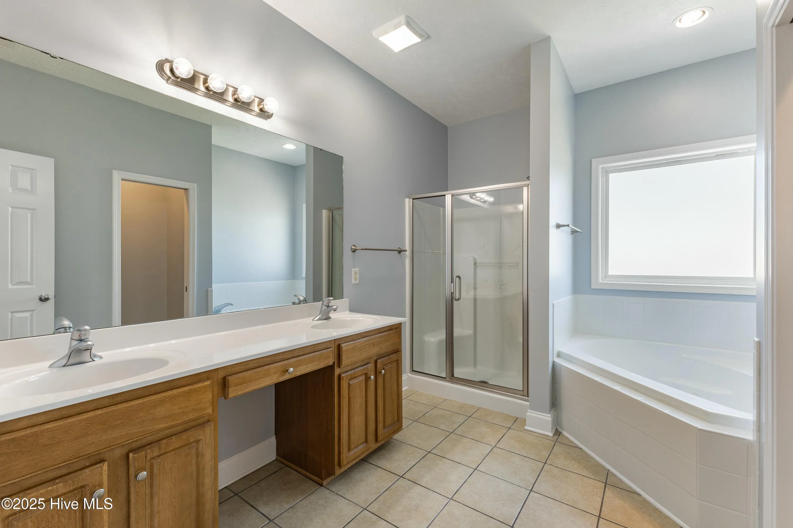 Carolina Beach, North Carolina 28428, United States, 4 Bedrooms Bedrooms, ,3 BathroomsBathrooms,Residential,Active,98587