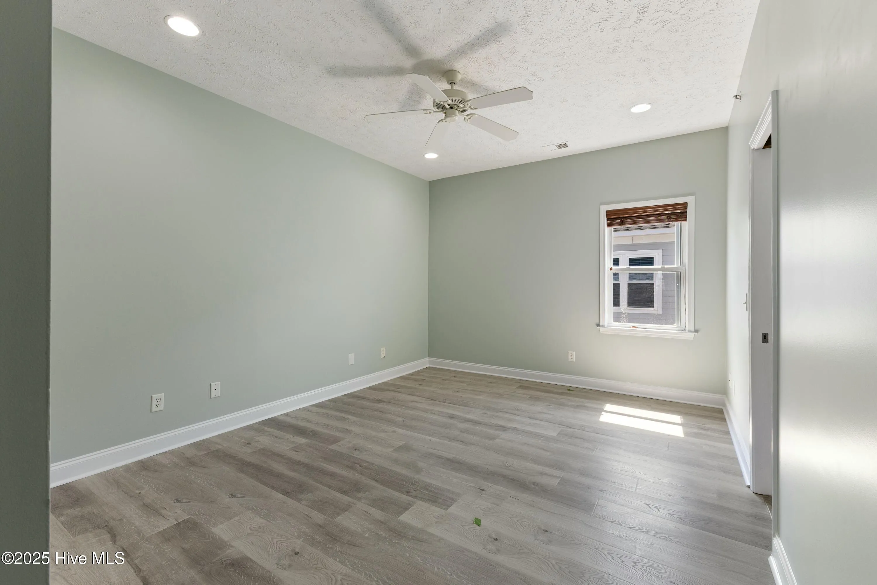 Carolina Beach, North Carolina 28428, United States, 4 Bedrooms Bedrooms, ,3 BathroomsBathrooms,Residential,Active,98587