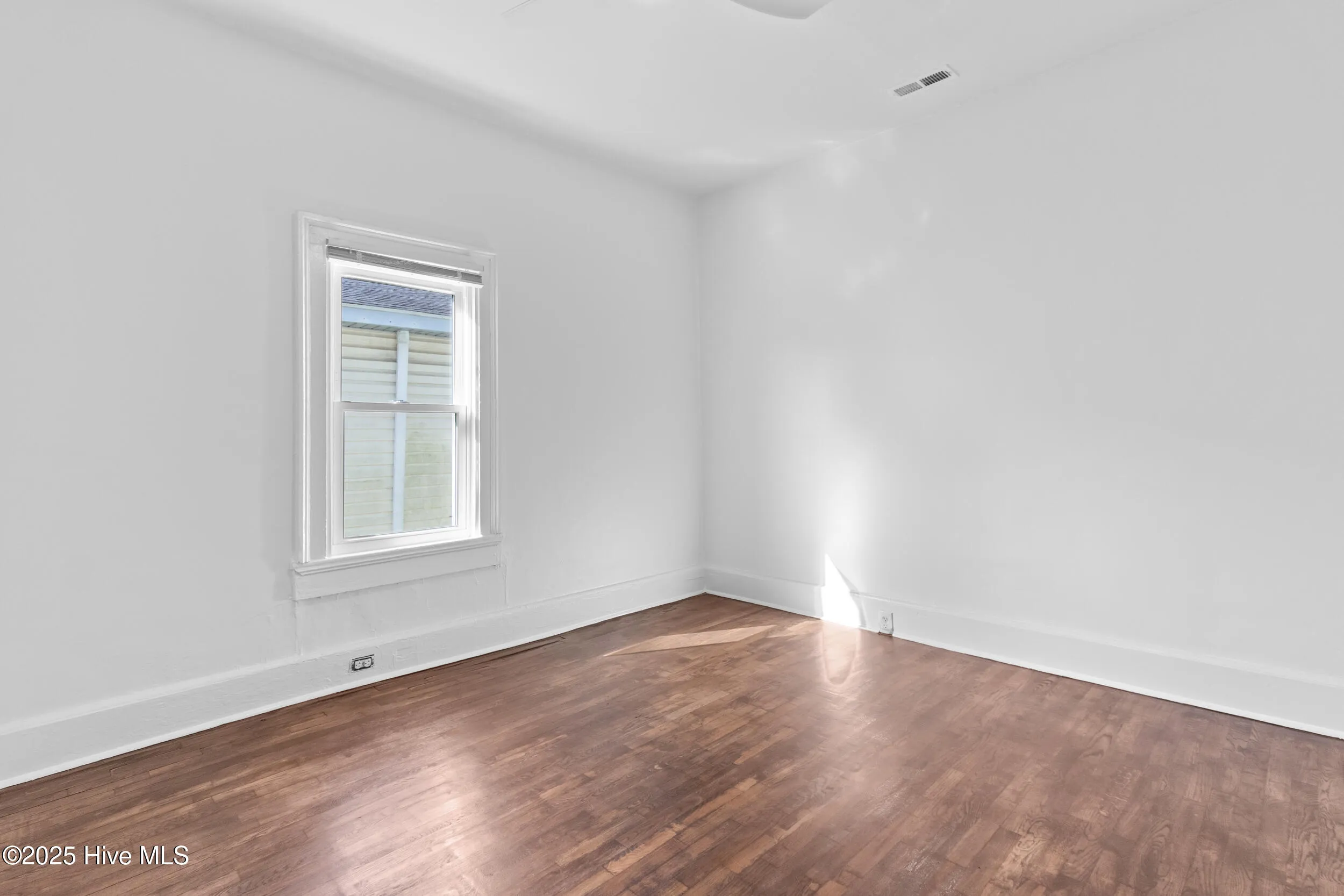 Wilmington, North Carolina 28401, United States, 4 Bedrooms Bedrooms, ,2 BathroomsBathrooms,Residential,Pending,253733