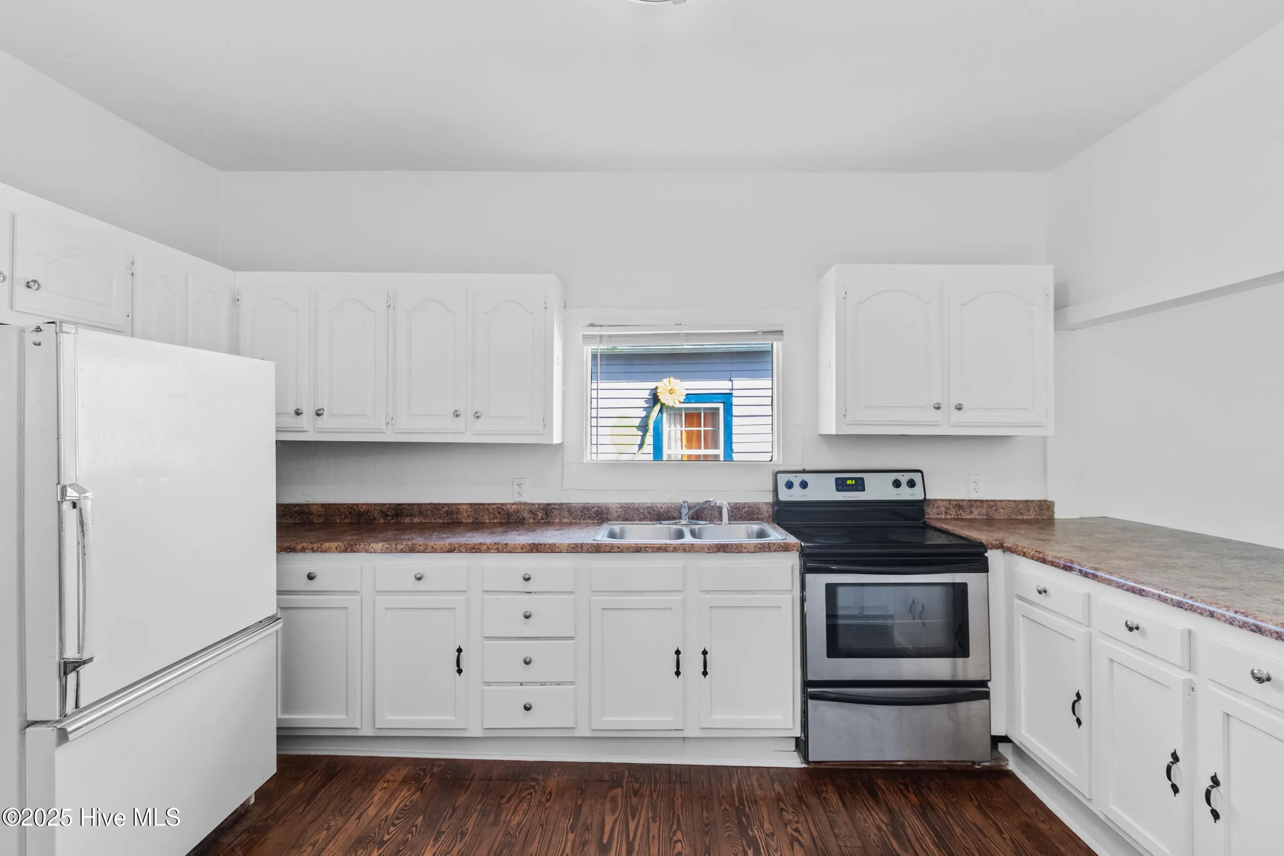 Wilmington, North Carolina 28401, United States, 4 Bedrooms Bedrooms, ,2 BathroomsBathrooms,Residential,Pending,253733