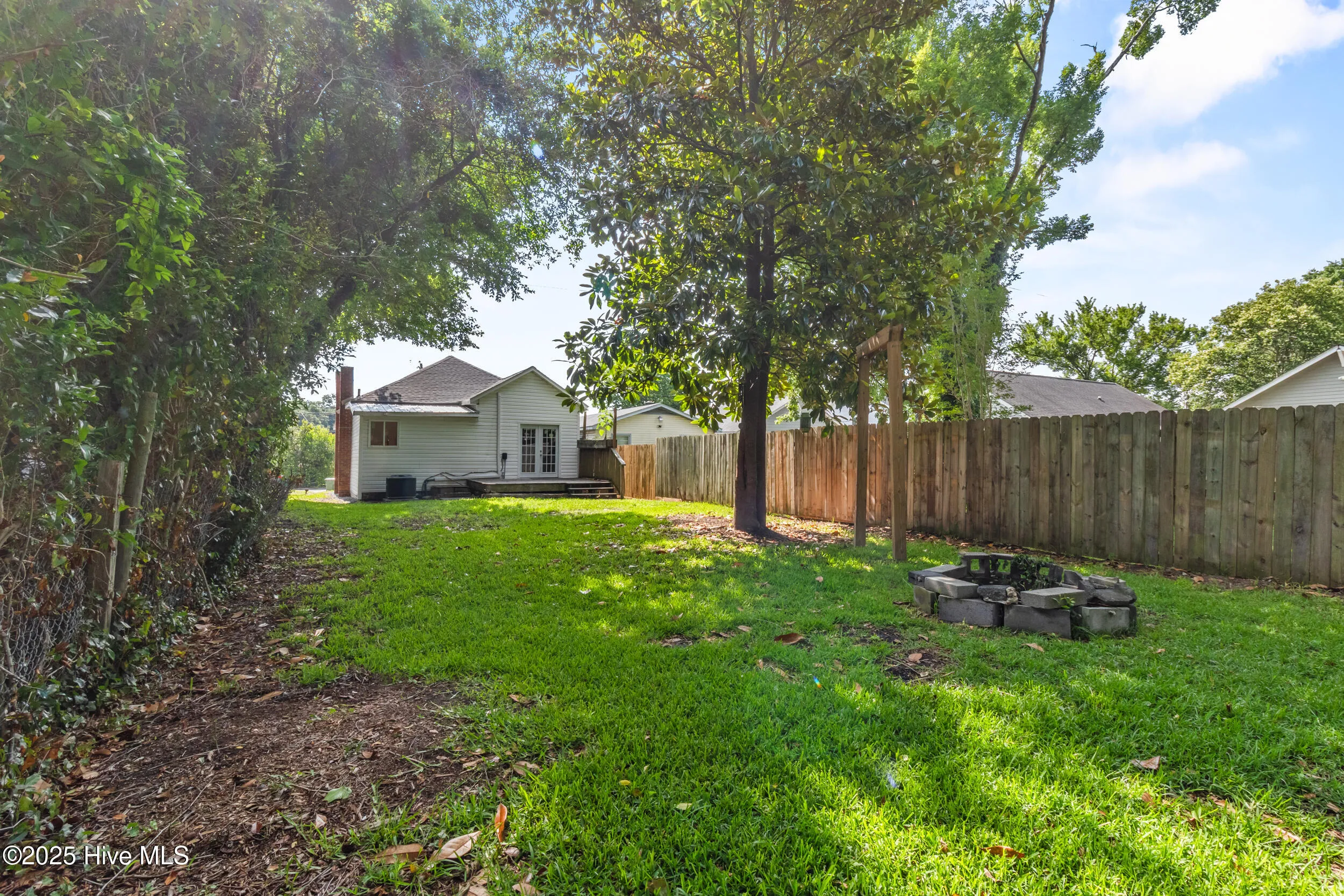 Wilmington, North Carolina 28401, United States, 4 Bedrooms Bedrooms, ,2 BathroomsBathrooms,Residential,Pending,253733