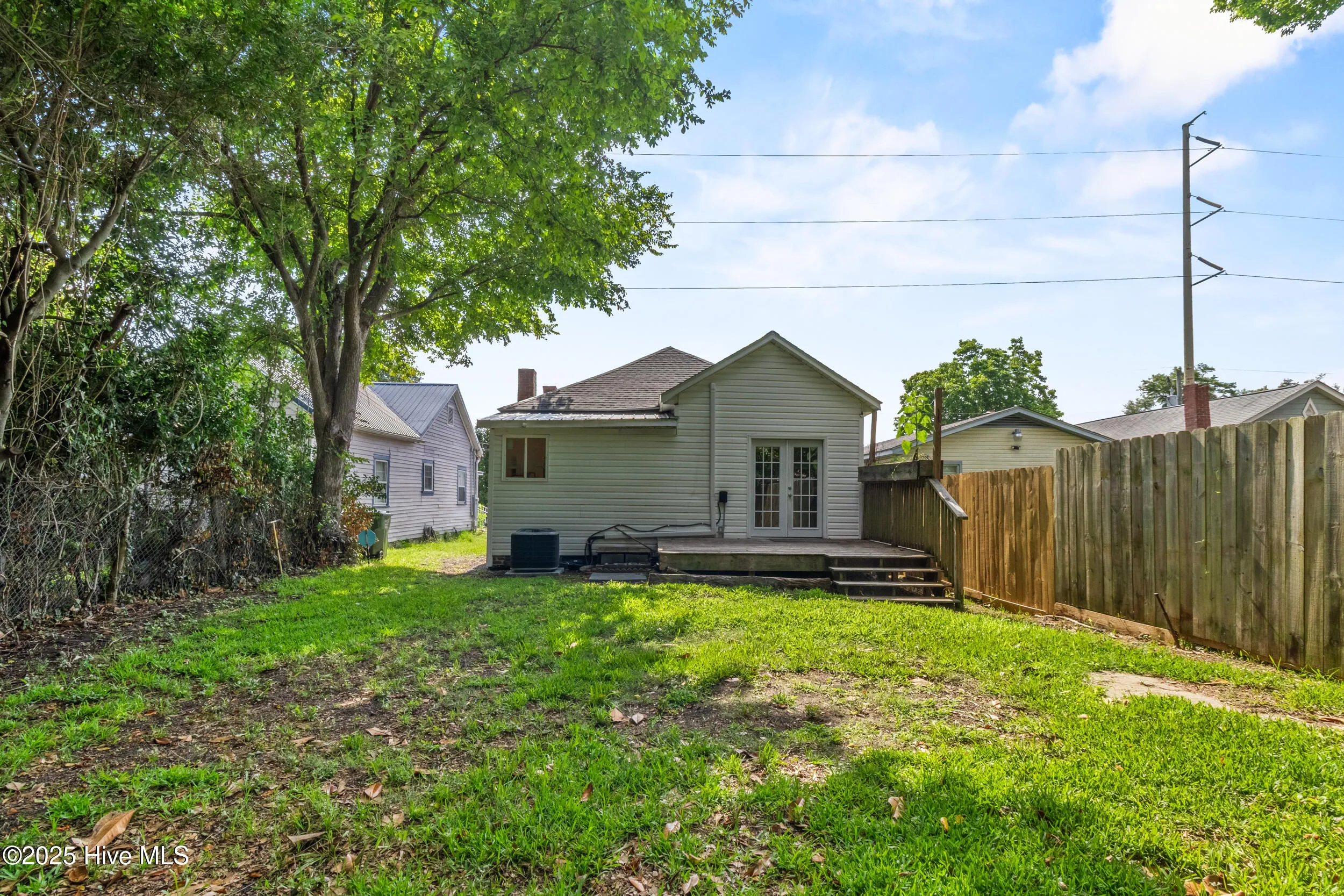 Wilmington, North Carolina 28401, United States, 4 Bedrooms Bedrooms, ,2 BathroomsBathrooms,Residential,Pending,253733