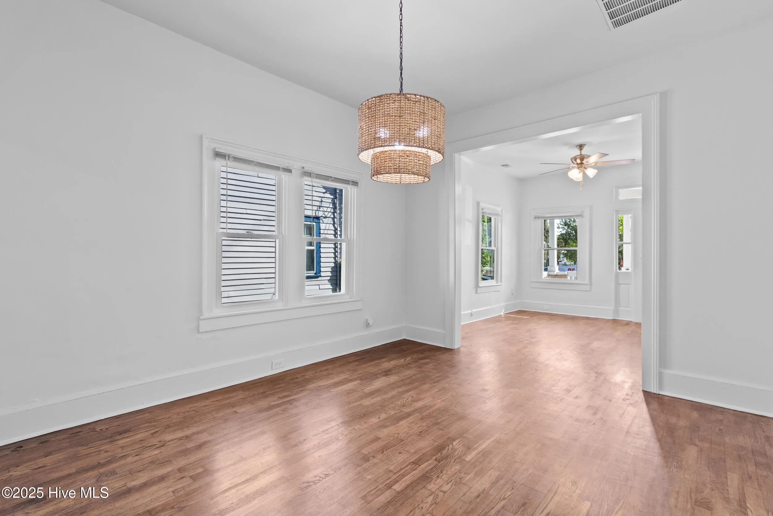 Wilmington, North Carolina 28401, United States, 4 Bedrooms Bedrooms, ,2 BathroomsBathrooms,Residential,Pending,253733