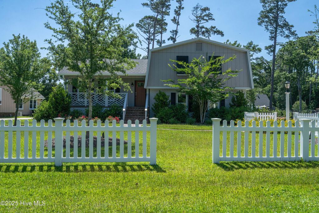 Photo of 218 Larkin Street, Morehead City, NC 28557 (MLS # 100514735)