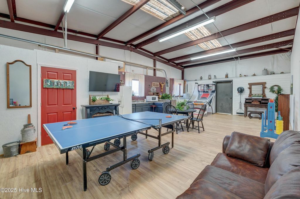 listing image 114