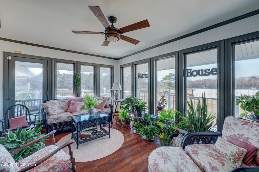 listing image 104