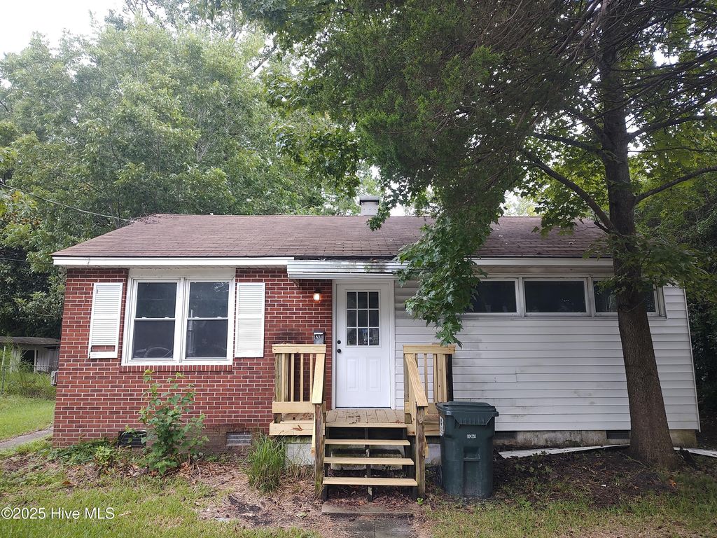 Photo of 1201 Simmons Street, New Bern, NC 28560 (MLS # 100524793)