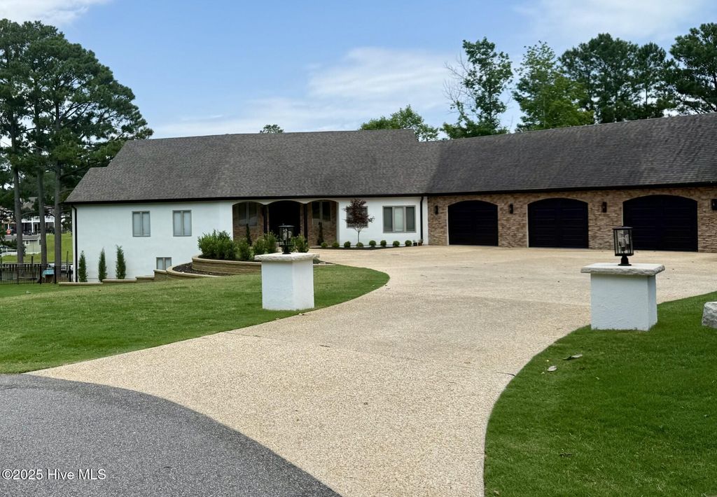 Photo of 304 Gull Road, Hampstead, NC 28443 (MLS # 100534579)