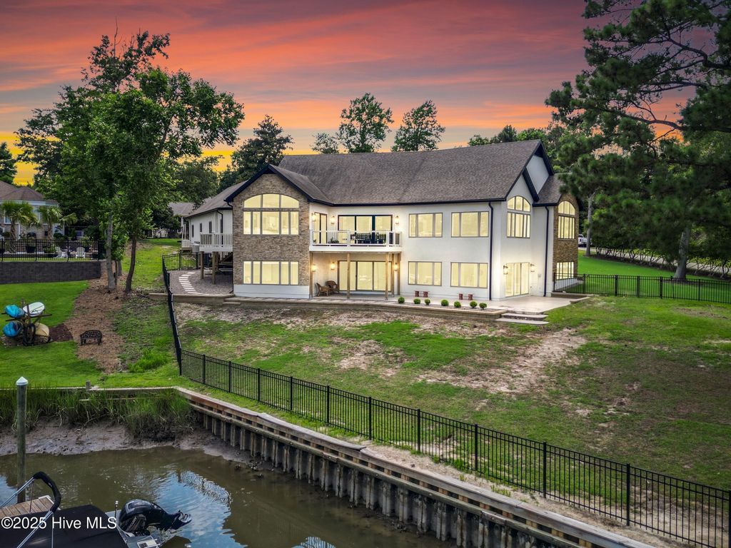 Photo of 304 Gull Road, Hampstead, NC 28443 (MLS # 100534579)