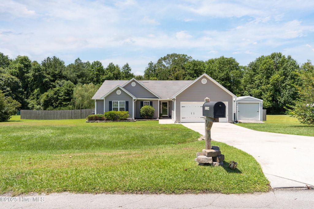 Photo of 111 Camellia Creek Drive, Richlands, NC 28574 (MLS # 100523049)