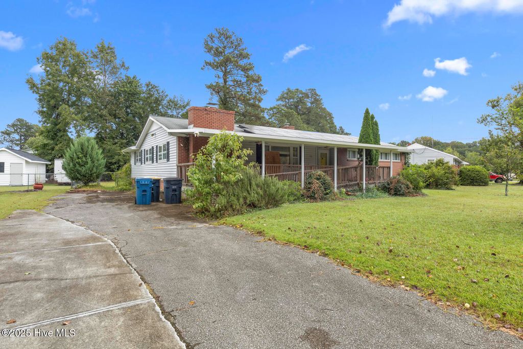 Photo of 712 Page Drive, Jacksonville, NC 28540 (MLS # 100533876)