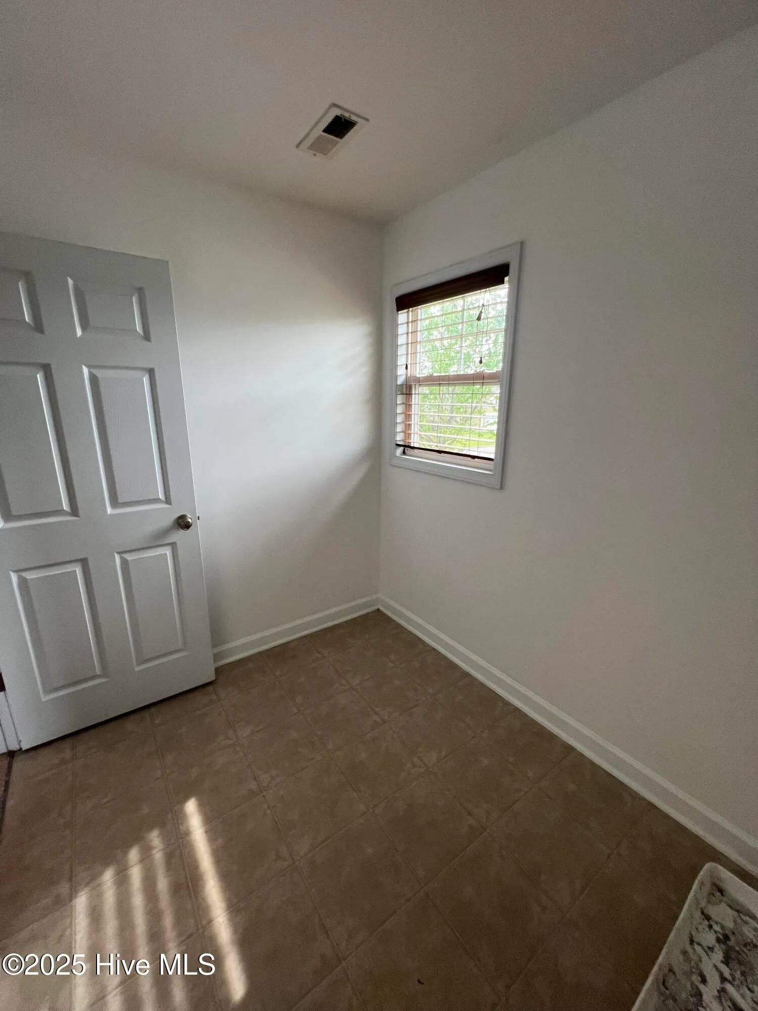 Greenville, North Carolina 27834, United States, 4 Bedrooms Bedrooms, ,3 BathroomsBathrooms,Residential,Active,111041