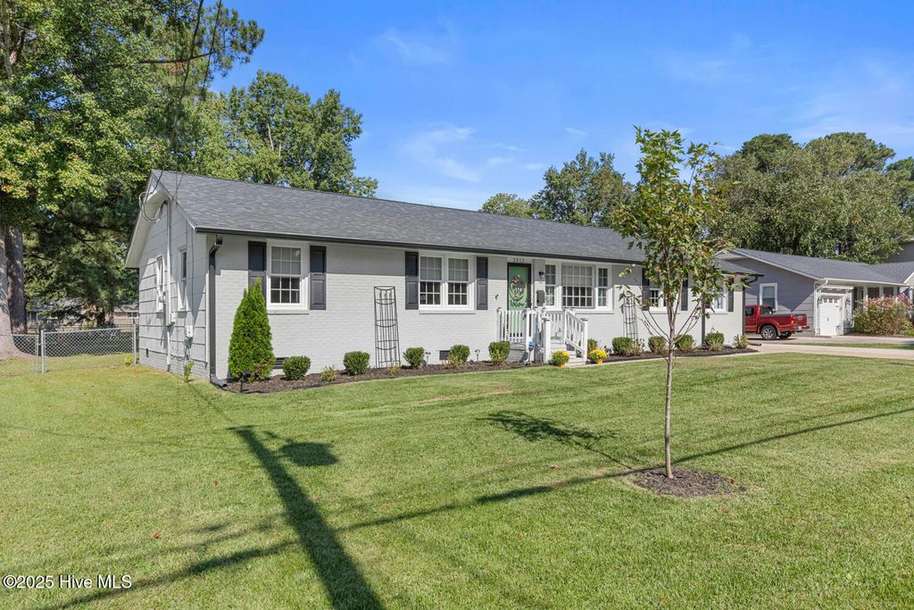 Photo of 3012 Northwoods Drive, Jacksonville, NC 28540 (MLS # 100531745)