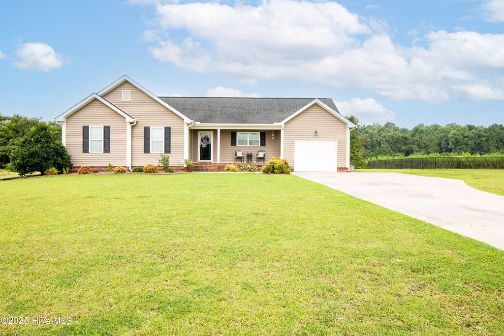 Photo of 118 Northgate Lane, Clinton, NC 28328 (MLS # 100523993)
