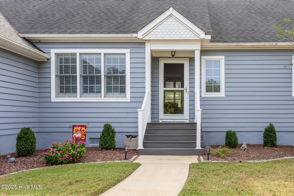 Photo of 121 Little Circle, Hertford, NC 27944 (MLS # 100536276)