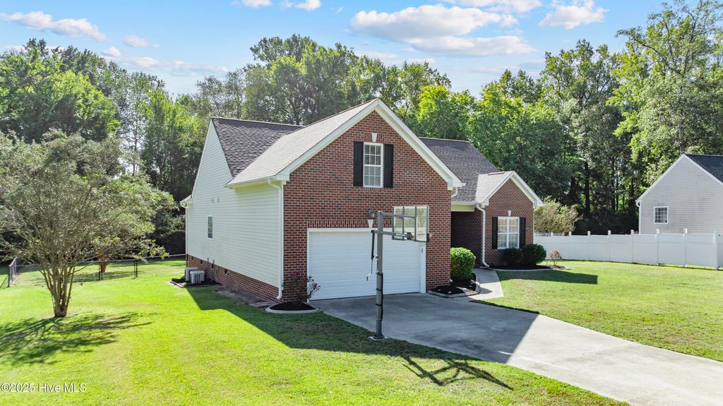 Photo of 112 Jacobs Ridge Drive, Goldsboro, NC 27534 (MLS # 100535305)