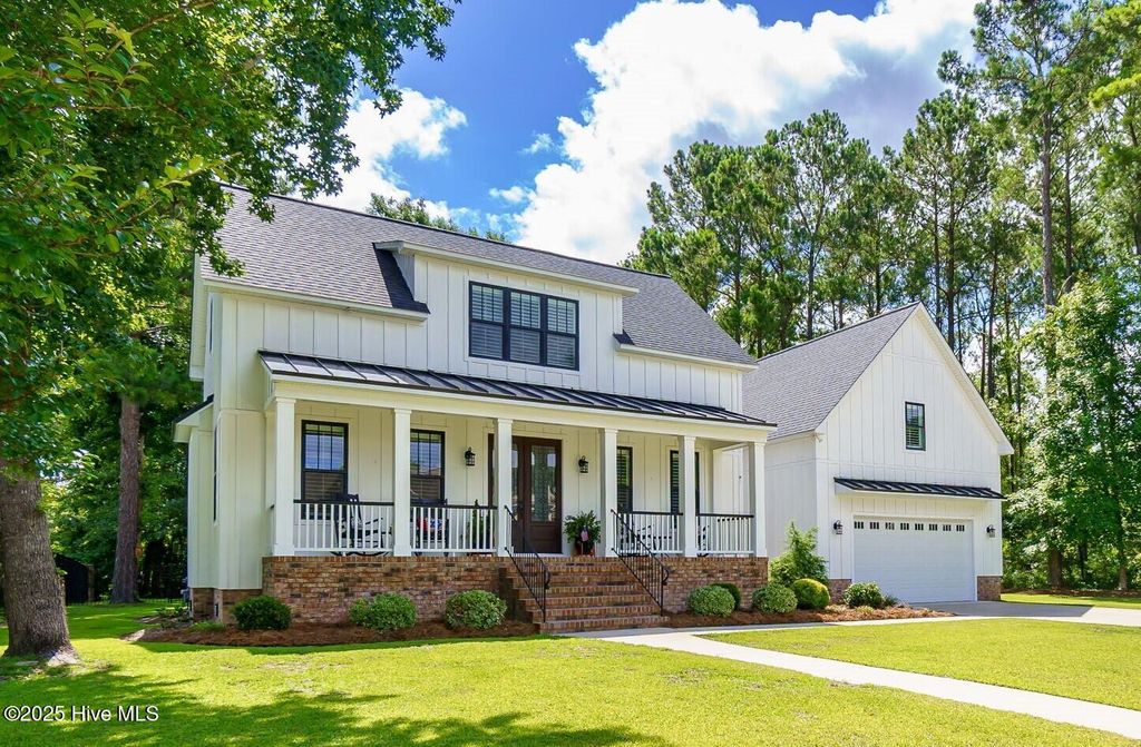 Photo of 2108 Hidden Harbor Drive, New Bern, NC 28562 (MLS # 100517226)