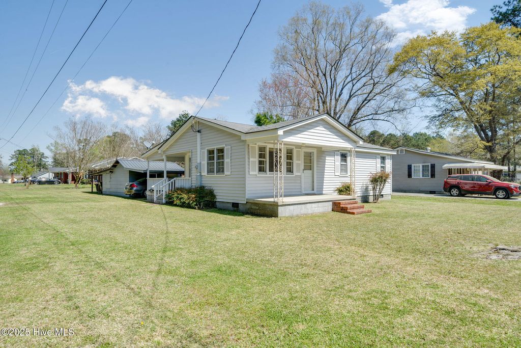 Photo of 706 Miami Avenue, Wallace, NC 28466 (MLS # 100536495)