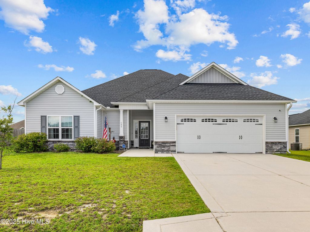 Photo of 609 Carat Court, Jacksonville, NC 28546 (MLS # 100525351)