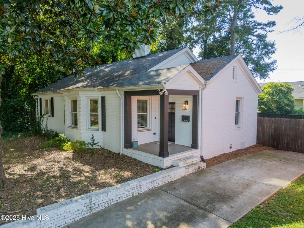 Photo of 2100 Millerton Avenue, Charlotte, NC 28208 (MLS # 100536536)