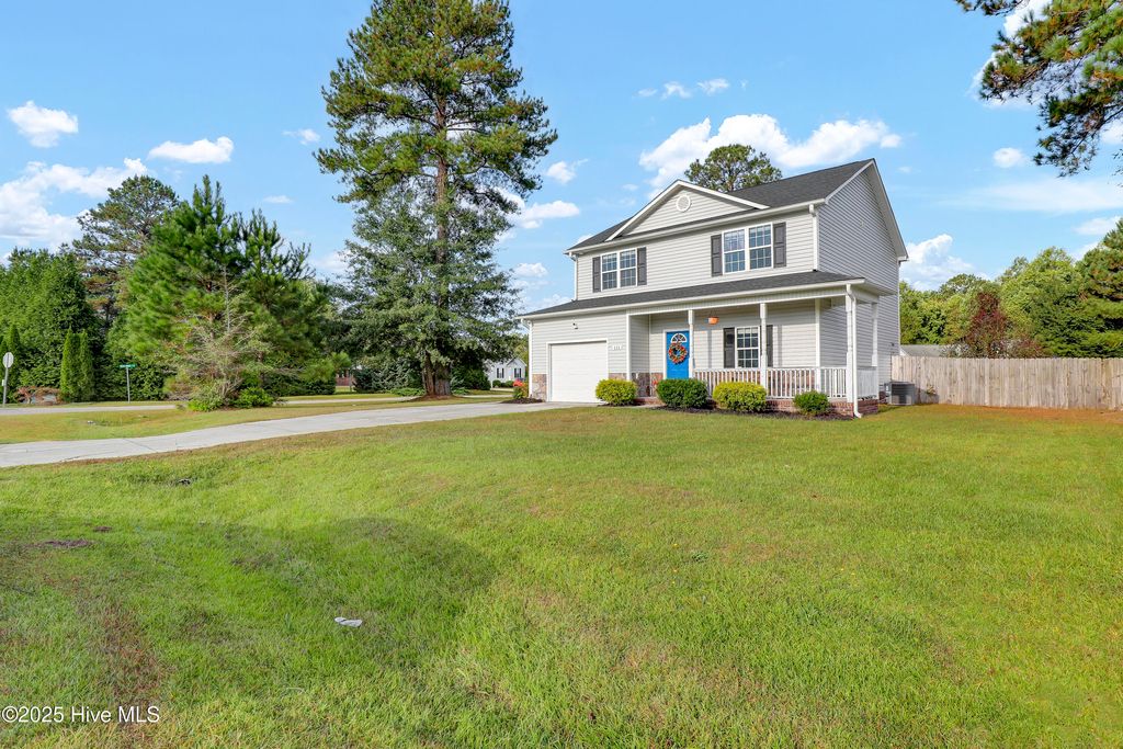 Photo of 121 Walnut Hills Drive, Richlands, NC 28574 (MLS # 100531676)