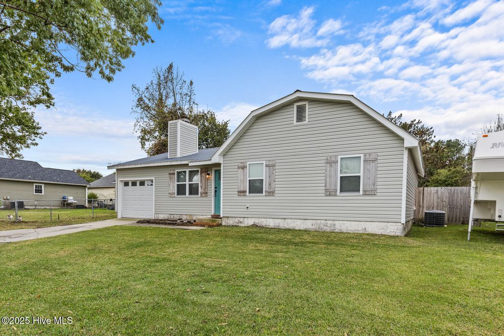Photo of 474 Hunting Green Drive, Jacksonville, NC 28546 (MLS # 100536687)