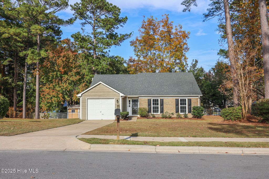 Photo of 544 Shadowridge Road, Jacksonville, NC 28546 (MLS # 100541818)