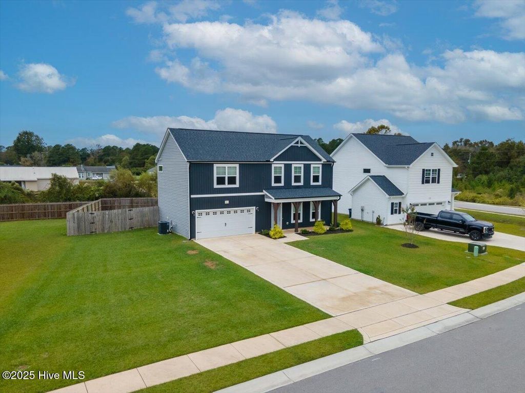 Photo of 201 Fox Cove Crossing, Jacksonville, NC 28546 (MLS # 100537341)
