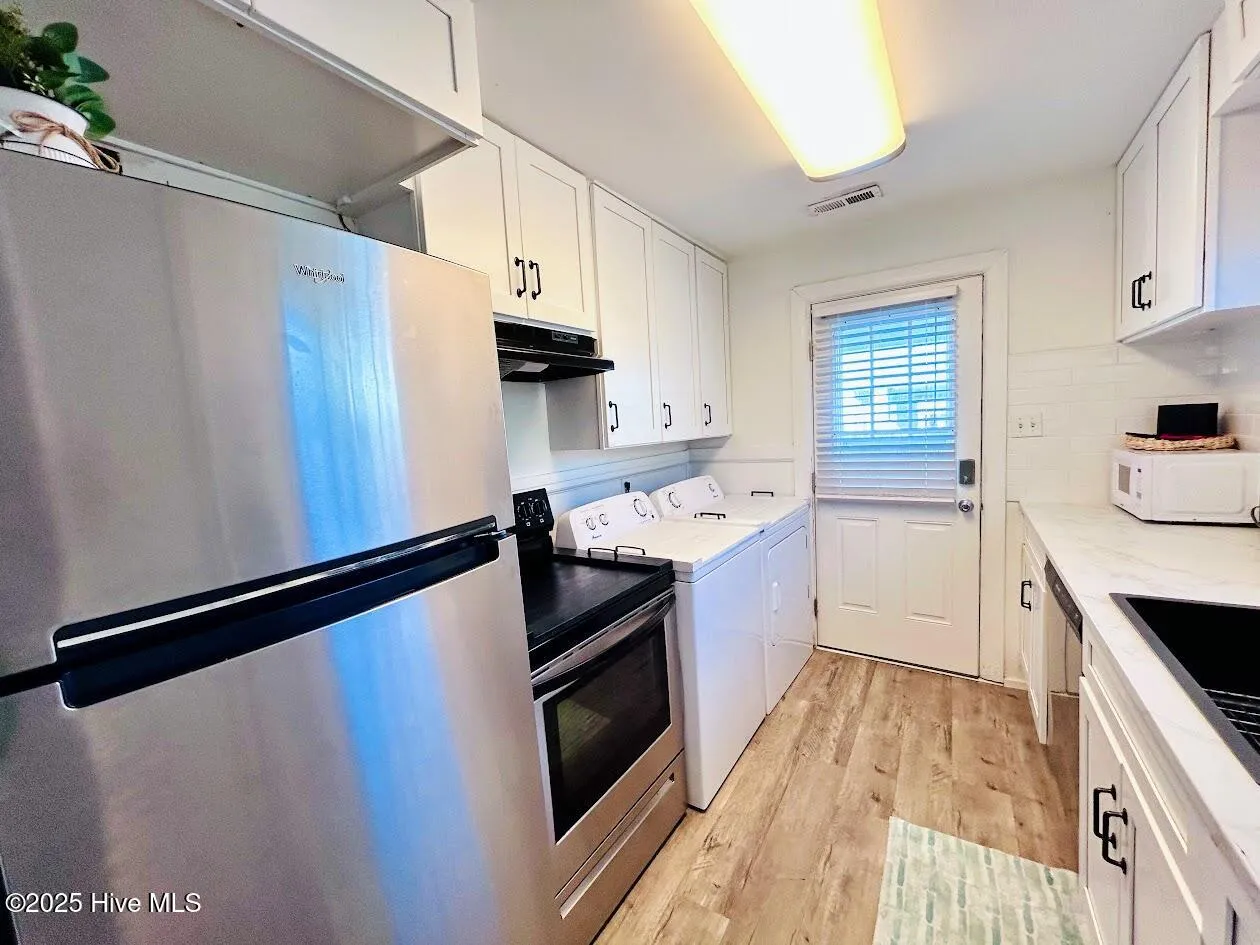 Carolina Beach, North Carolina 28428, United States, 2 Bedrooms Bedrooms, ,2 BathroomsBathrooms,Residential,Active,220518