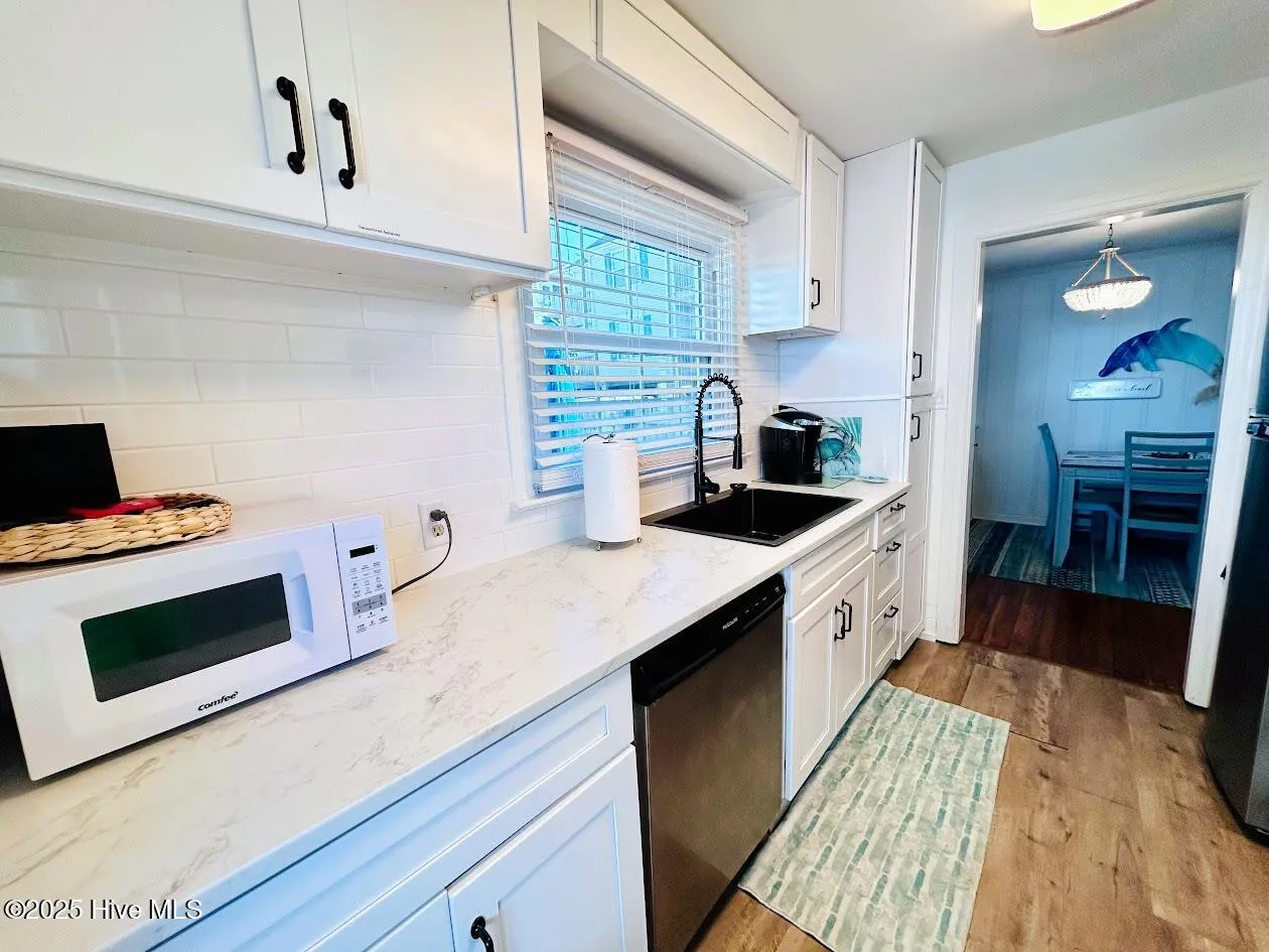 Carolina Beach, North Carolina 28428, United States, 2 Bedrooms Bedrooms, ,2 BathroomsBathrooms,Residential,Active,220518