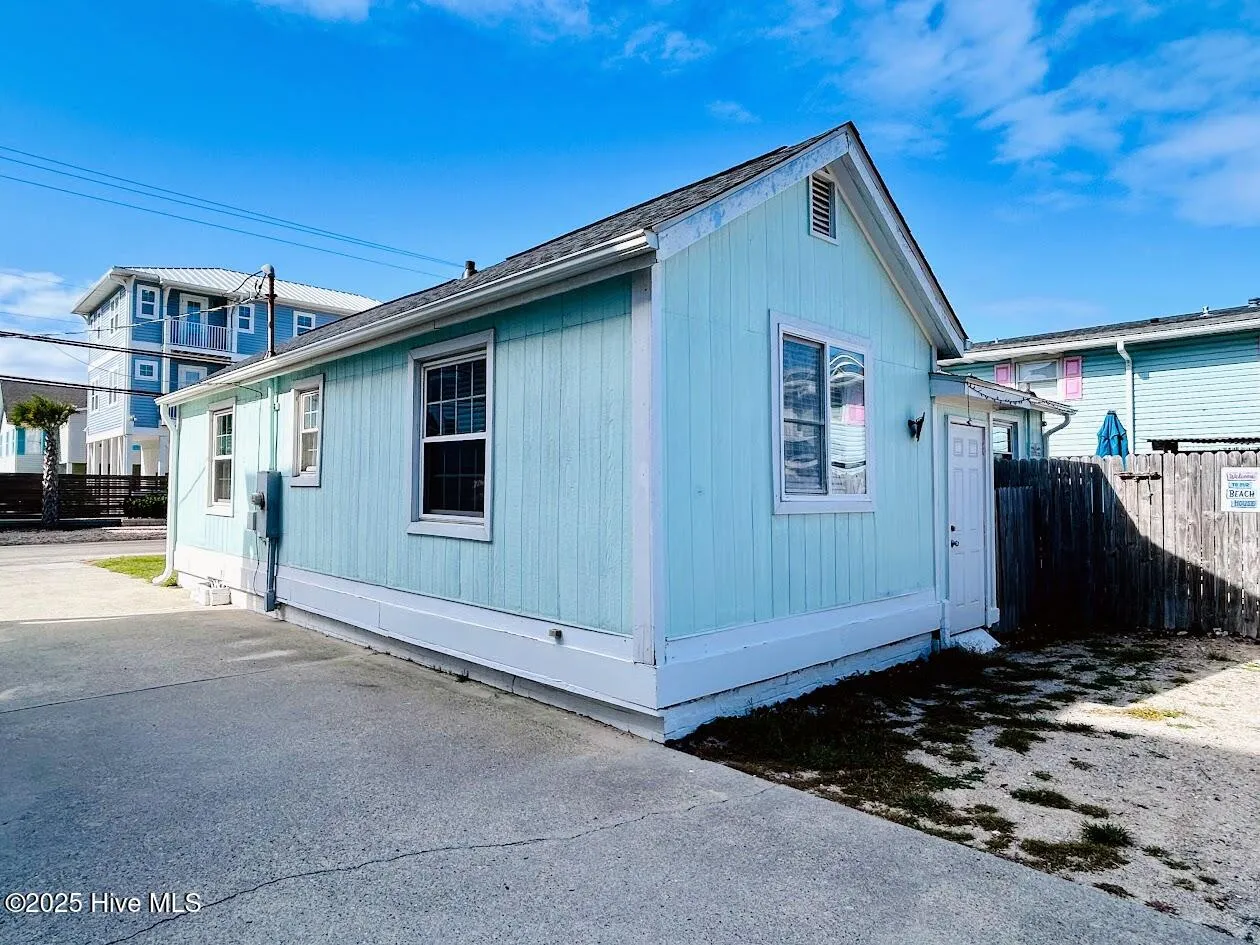 Carolina Beach, North Carolina 28428, United States, 2 Bedrooms Bedrooms, ,2 BathroomsBathrooms,Residential,Active,220518