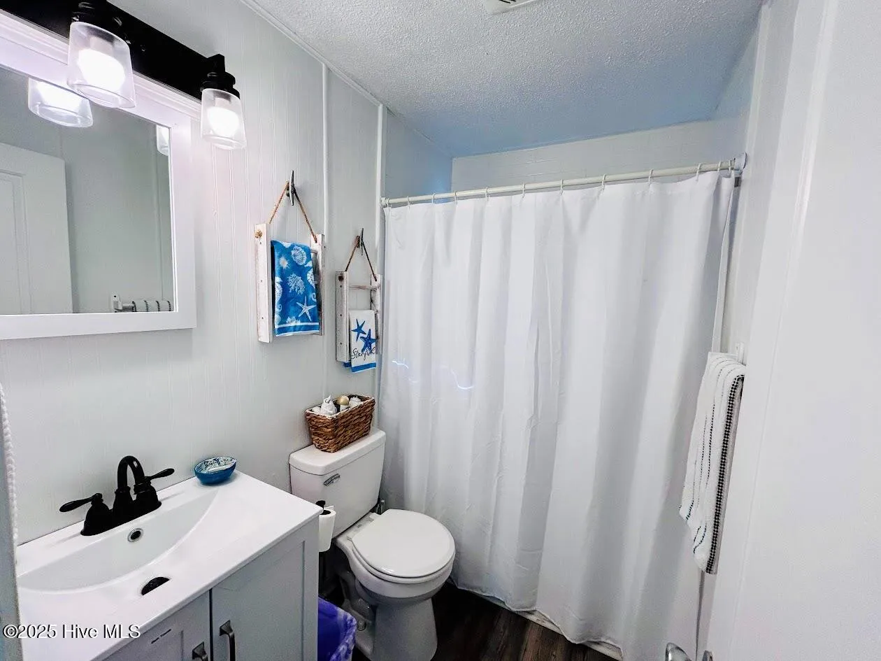 Carolina Beach, North Carolina 28428, United States, 2 Bedrooms Bedrooms, ,2 BathroomsBathrooms,Residential,Active,220518