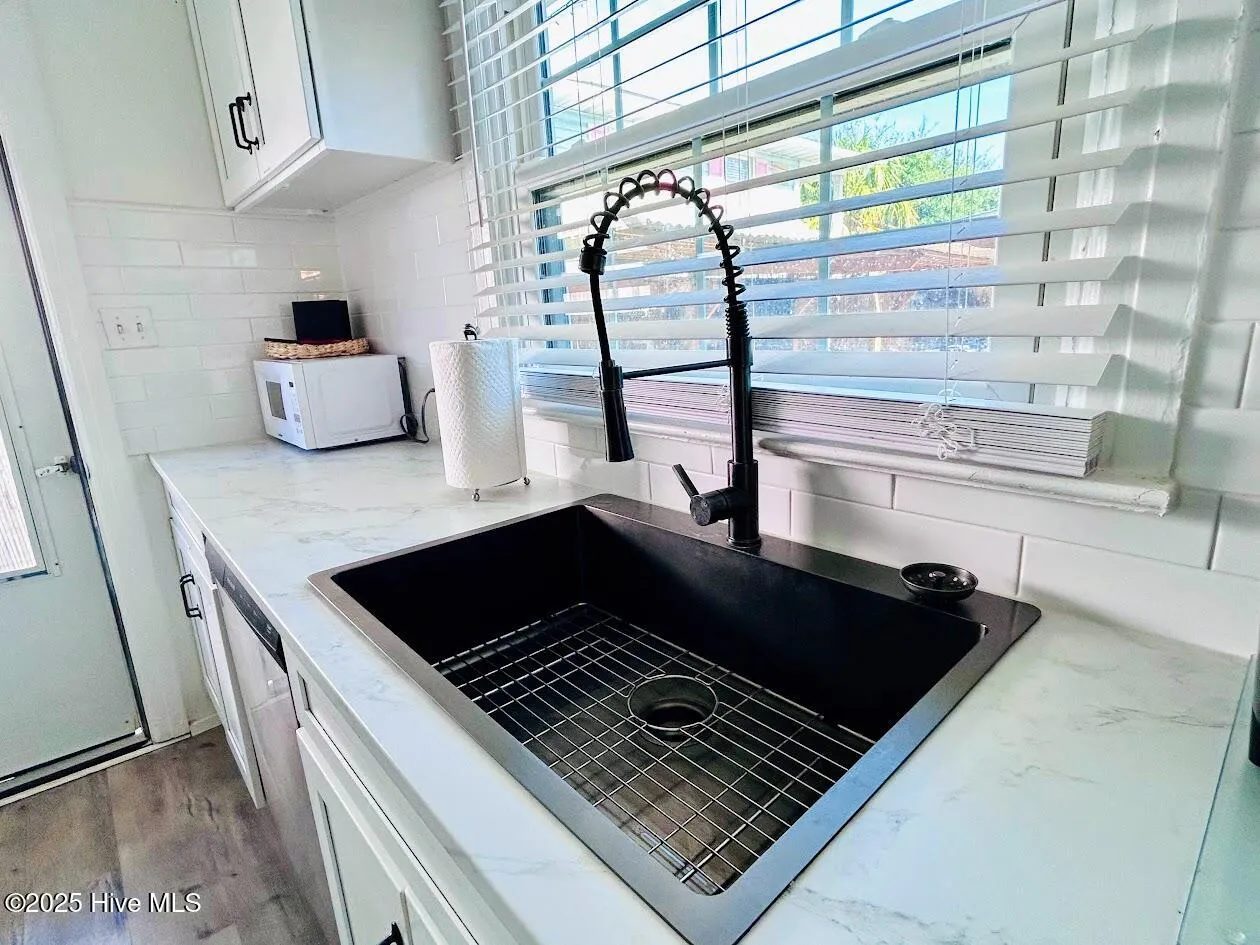 Carolina Beach, North Carolina 28428, United States, 2 Bedrooms Bedrooms, ,2 BathroomsBathrooms,Residential,Active,220518