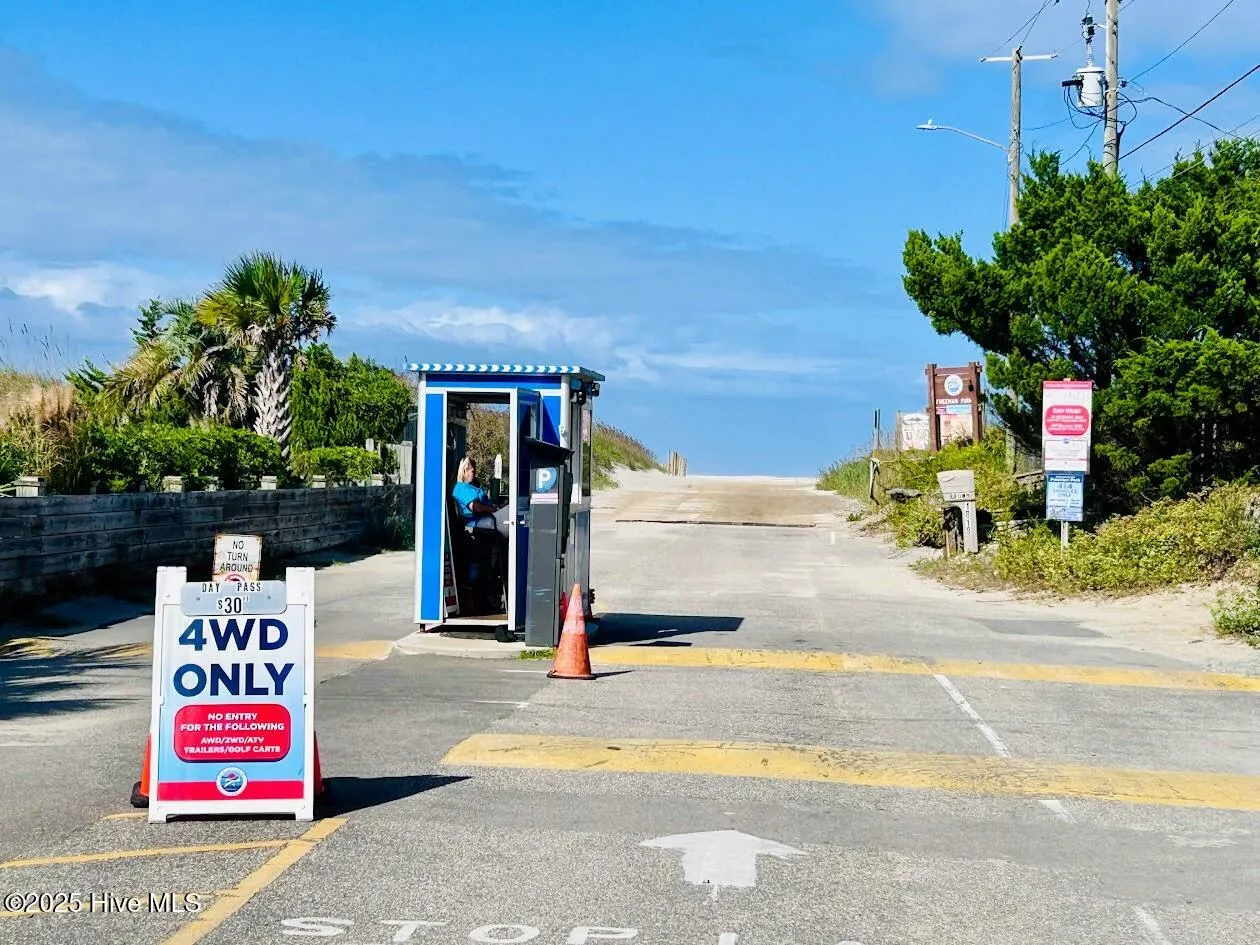 Carolina Beach, North Carolina 28428, United States, 2 Bedrooms Bedrooms, ,2 BathroomsBathrooms,Residential,Active,220518