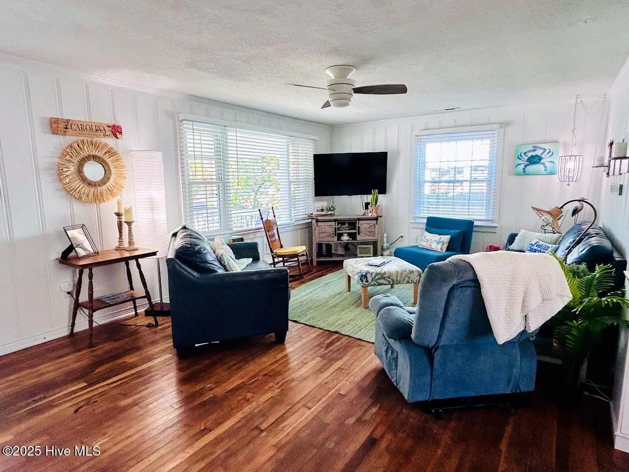 Carolina Beach, North Carolina 28428, United States, 2 Bedrooms Bedrooms, ,2 BathroomsBathrooms,Residential,Active,220518