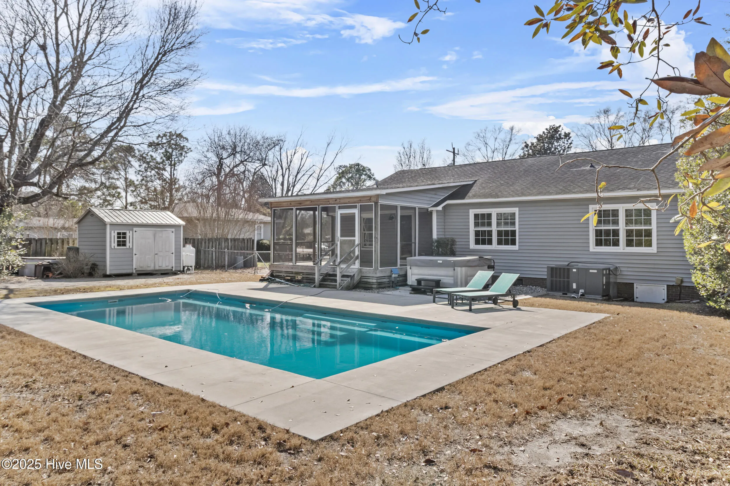 Wilmington, North Carolina 28405, United States, 3 Bedrooms Bedrooms, ,2 BathroomsBathrooms,Residential,Pending,31074