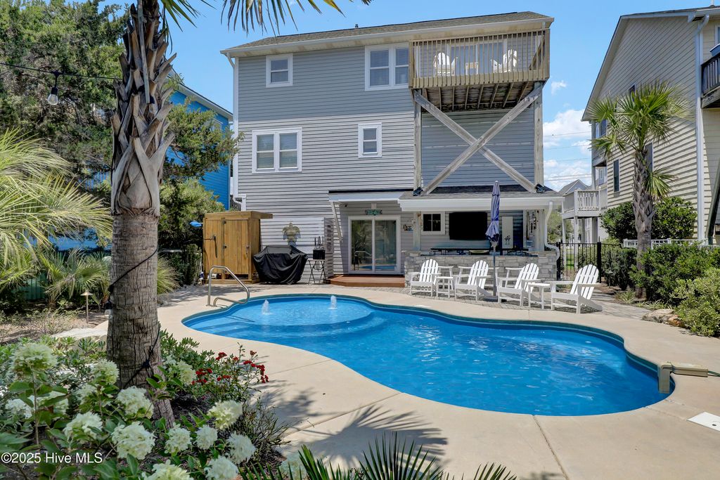 Photo of 612 S Topsail Drive, Surf City, NC 28445 (MLS # 100516508)